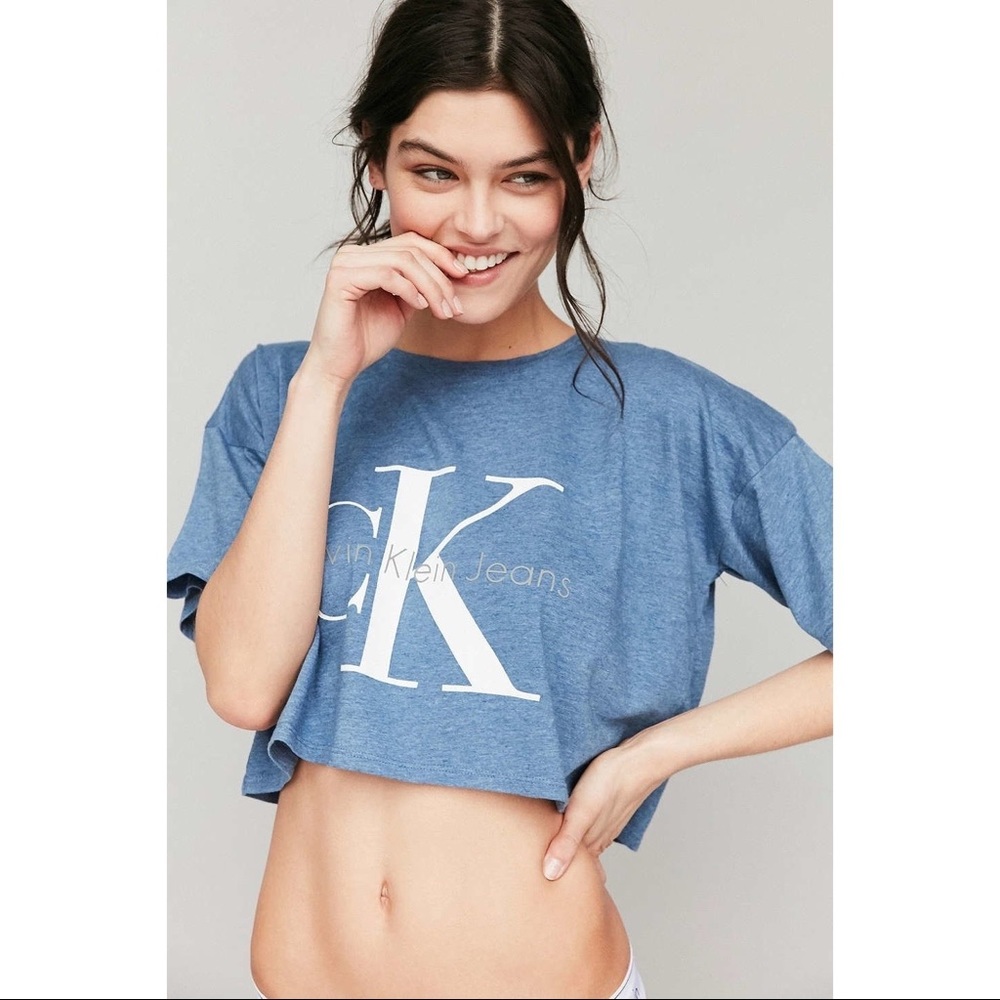 Calvin Klein Cropped Tee Shirt Size Large